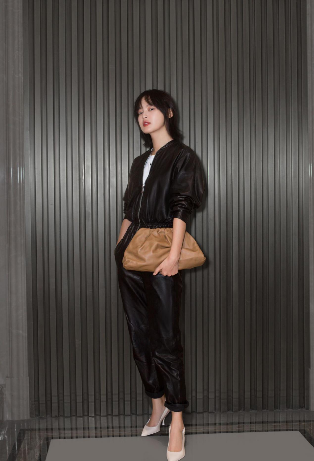 辛芷蕾迅速蹿红,辛芷蕾疯狂翻牌超话