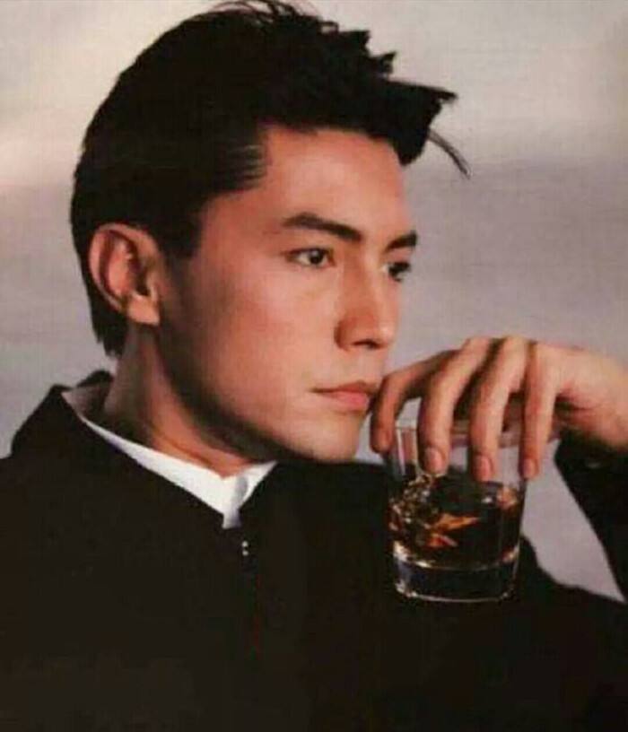 王祖贤喜欢尊龙到什么程度 (尊龙有没有和王祖贤在一起)