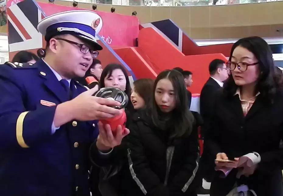 【3.15打假】宜春市消防救援支队开展3.15消防产品真伪辨别宣传活动,这些“真假”灭火器你会辨别吗?