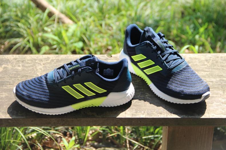 阿迪达斯清风系列跑鞋,夏季跑步阿迪套装