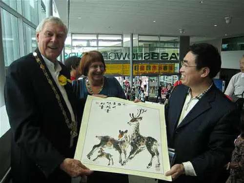 掌上乾坤指间生花世界级艺术家-贾同辉的“指墨”风釆