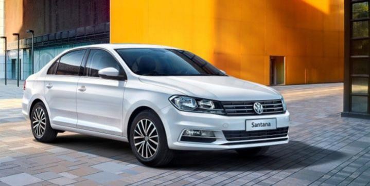 小伙喜提新款桑塔纳手动舒适,年轻人的第一辆车买电车还是油车