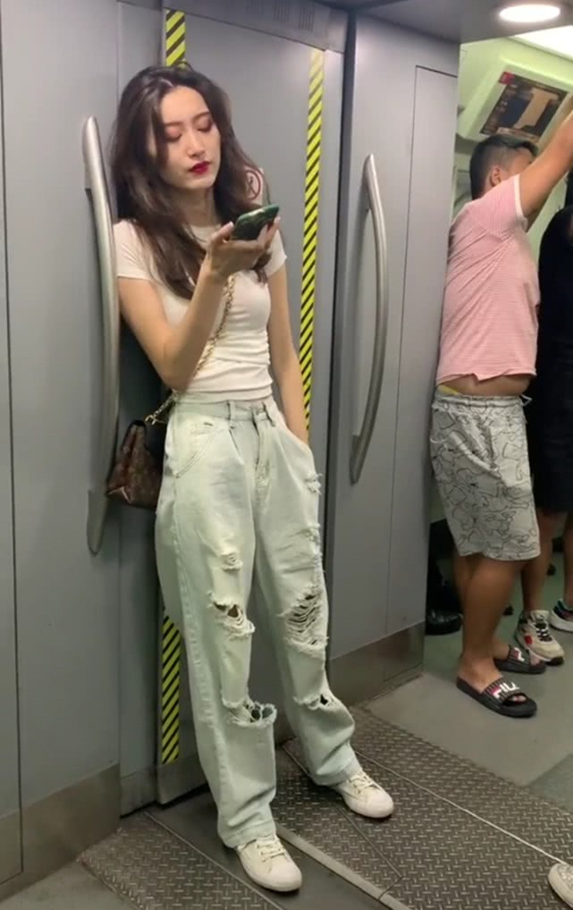 粗腿女生适合直筒裤还是微喇裤,适合腿粗女生的阔腿裤小个子