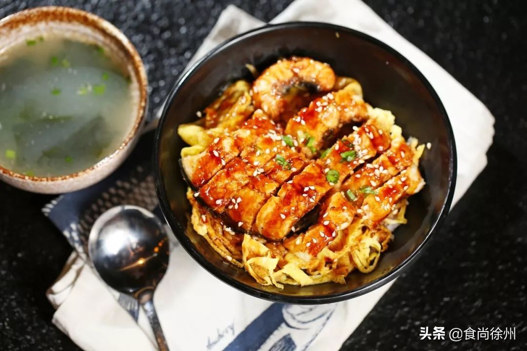 徐州发现超魔幻烧肉酒场，颜值赛高！可以大口吃肉大口喝酒！