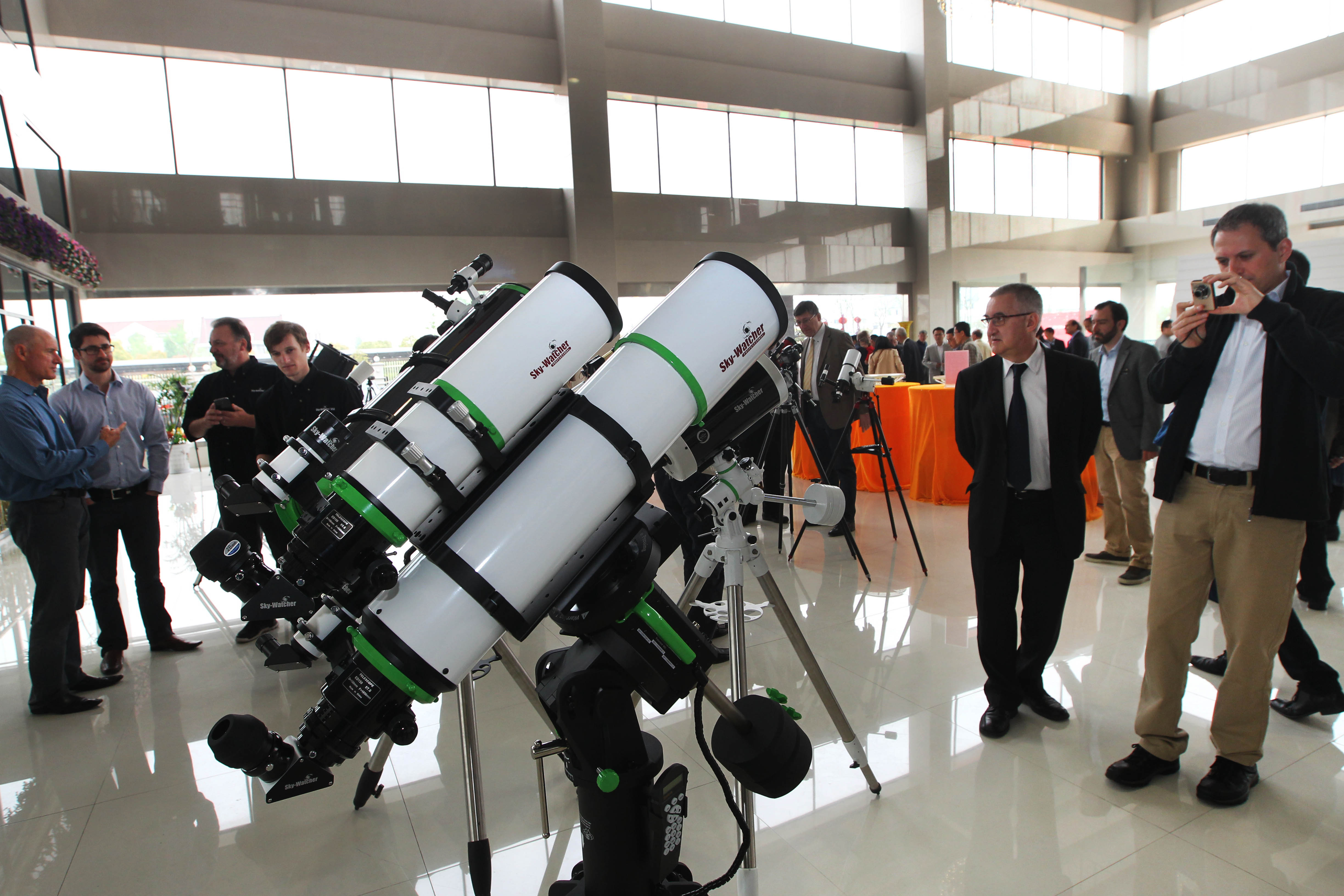 最早的天文望远镜厂家,世界十大望远镜公司