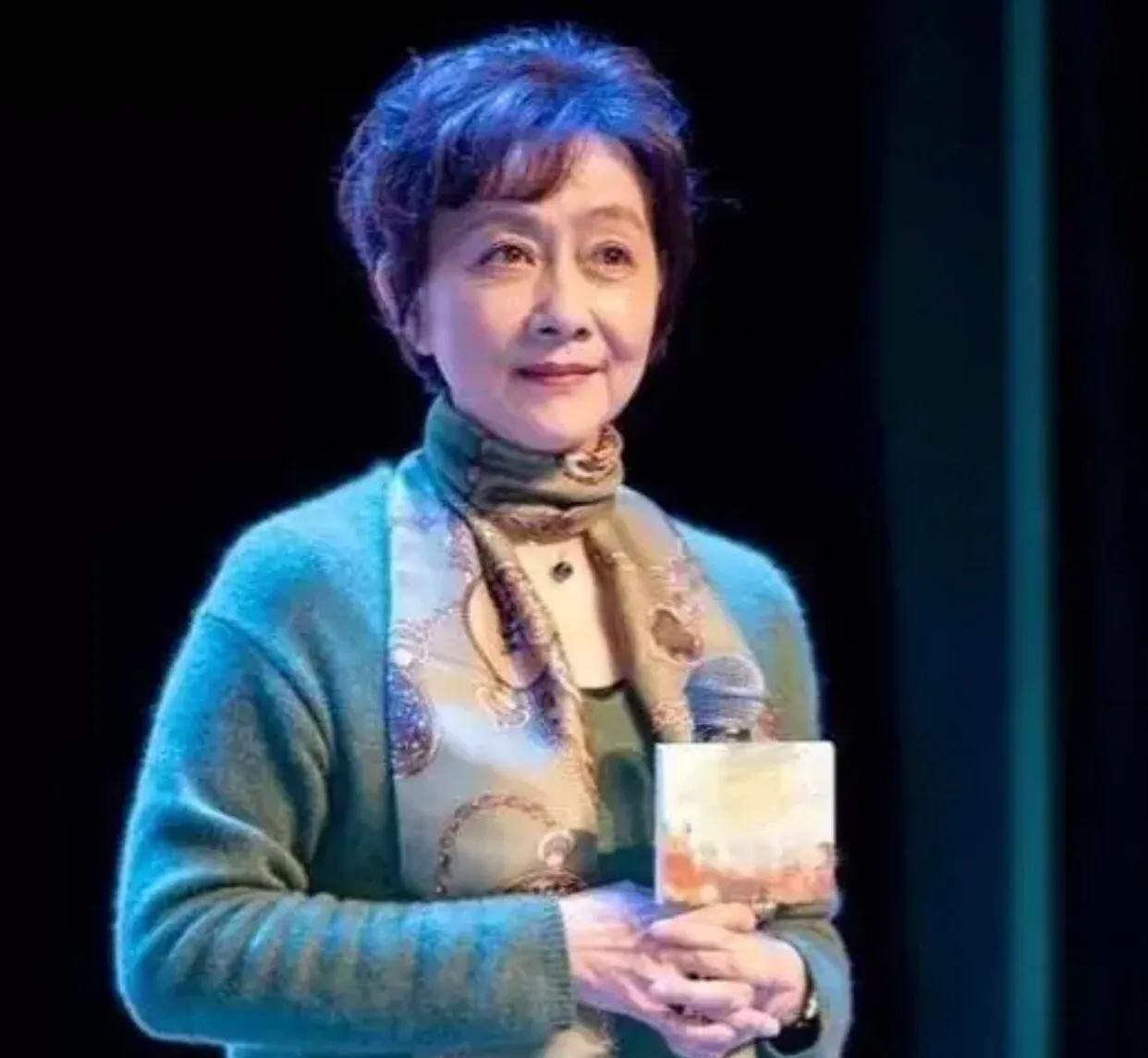 明星整容和不整容老去有什么区别,自然老去和整容明星的对比