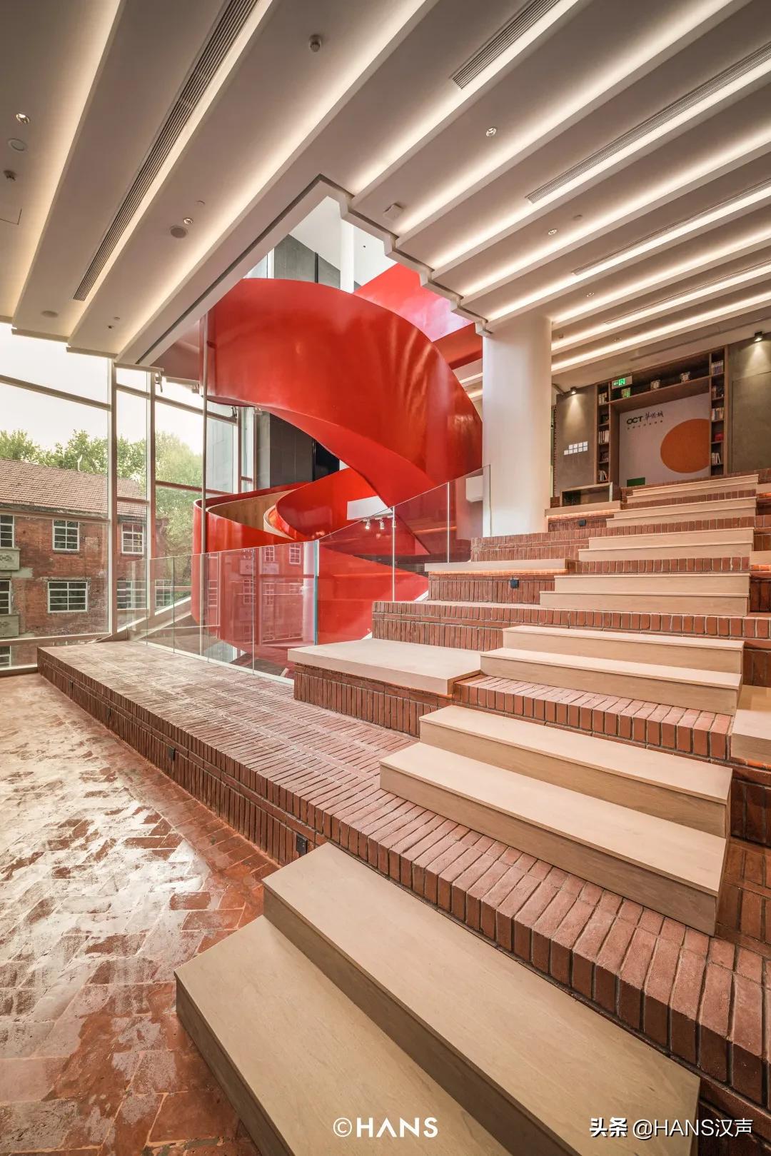 青山区红房子光影秀,青山红房子网红打卡地