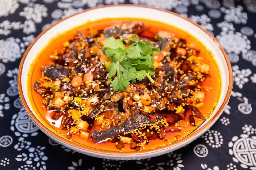 人均60的餐厅带舞台,60人一桌的餐厅