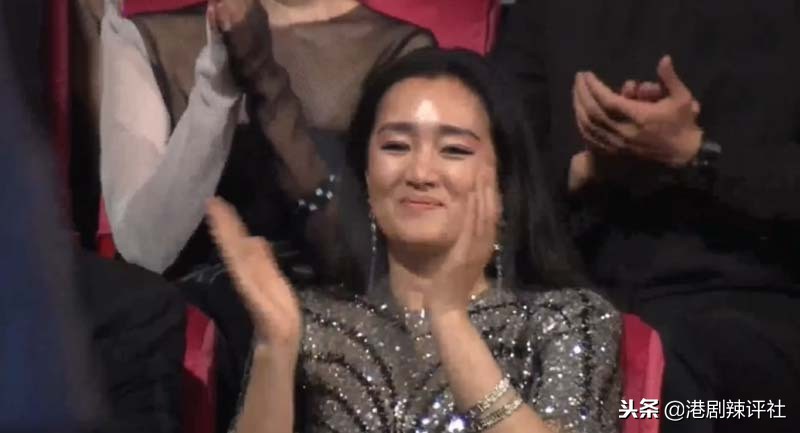 张艺谋荣获最佳导演,巩俐孙俪拍手叫好,为何邓超却笑不出来?