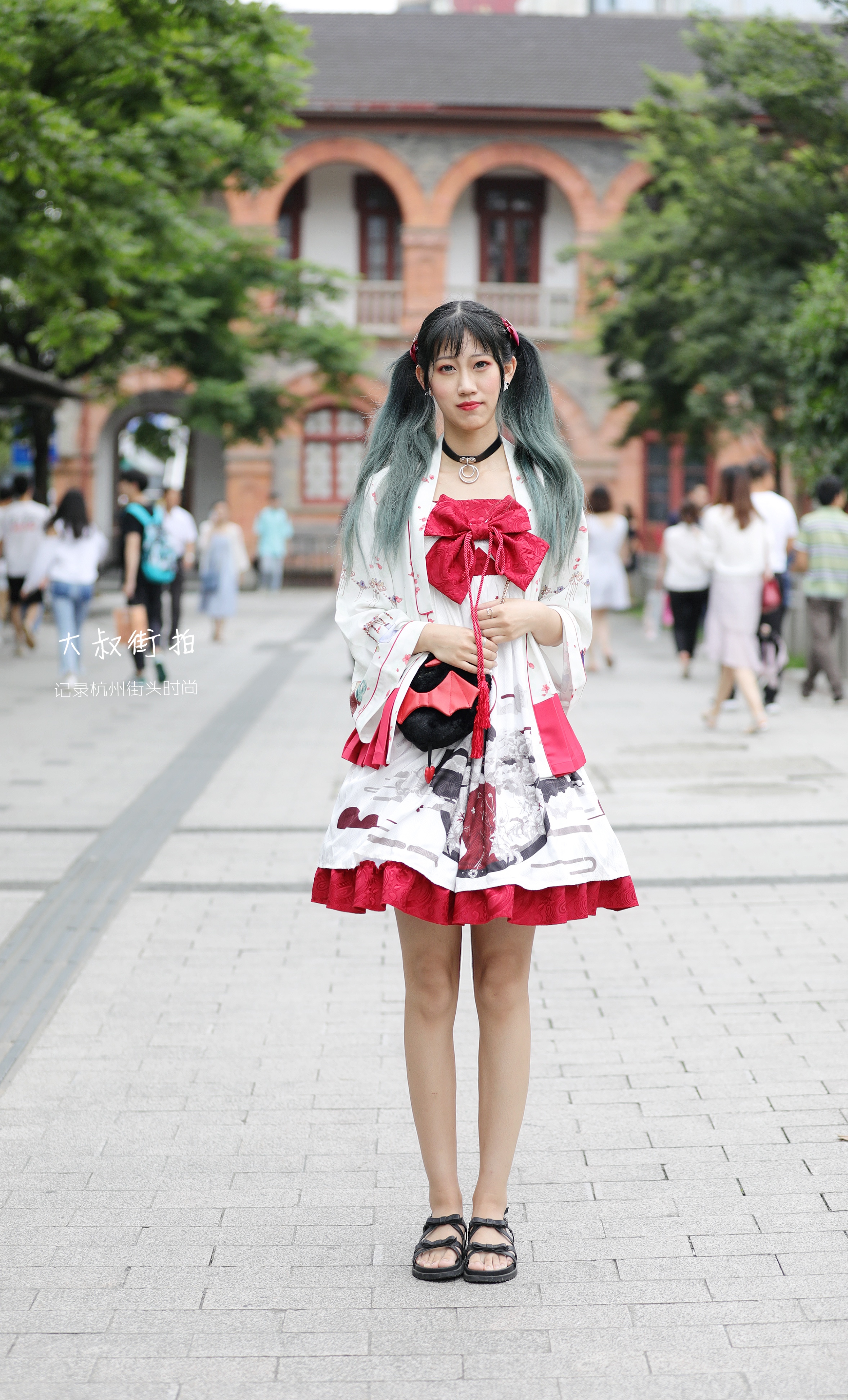 大叔街拍三亚姐妹,街拍40多岁大叔型身材穿搭