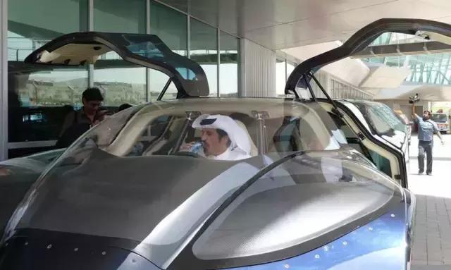 从迪拜塔往下看震撼人心,从迪拜回来的照片