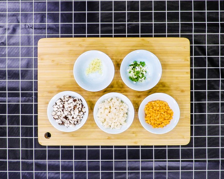 怎么调四喜丸子好吃又嫩,四喜丸子饭店大厨做法