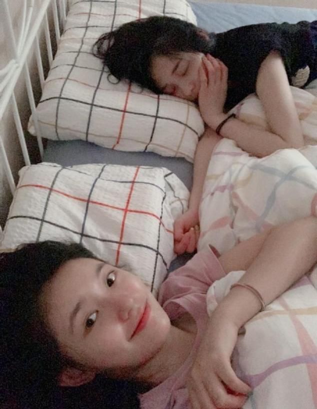 林允发一张周洁琼健身的照片,林允周洁琼同框明星视角真实身高