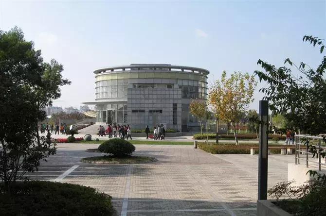 江苏徒有虚名的四所大学,江苏有个大学叫什么