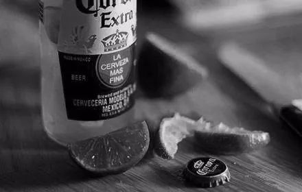 科罗娜停产了还是买的,科罗娜啤酒在国外的现状