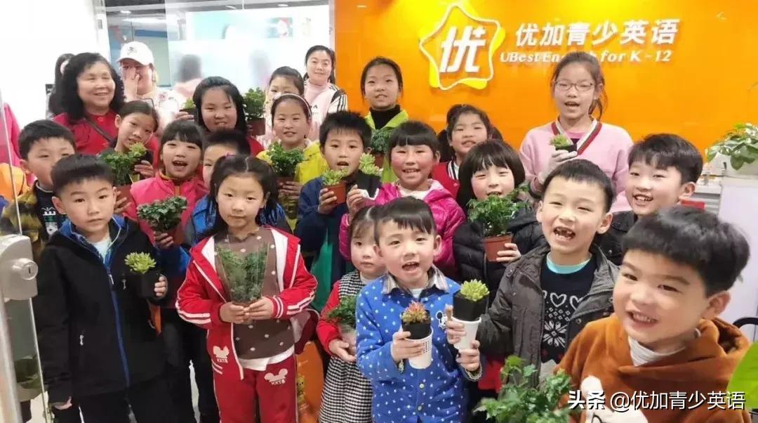 植树节播撒梦想厚植希望,植树节拥抱春天播种绿色放飞希望