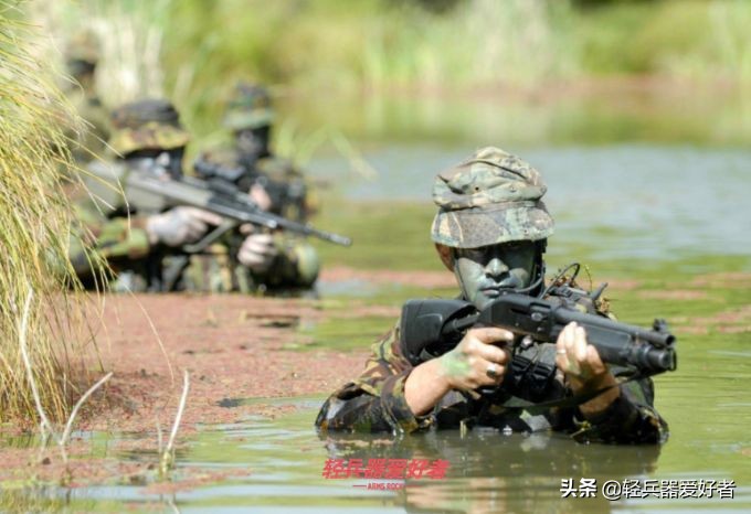 喝啤酒玩橄榄、无论军衔直呼其名,他们却是澳大利亚的精锐力量
