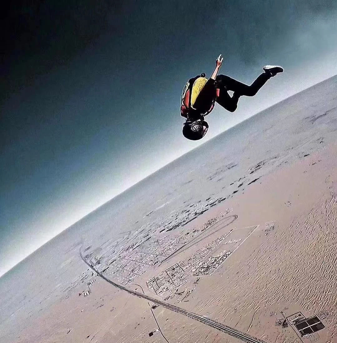 翼装飞行天门山女孩死亡事件,翼装飞行天门山摔死女生原因