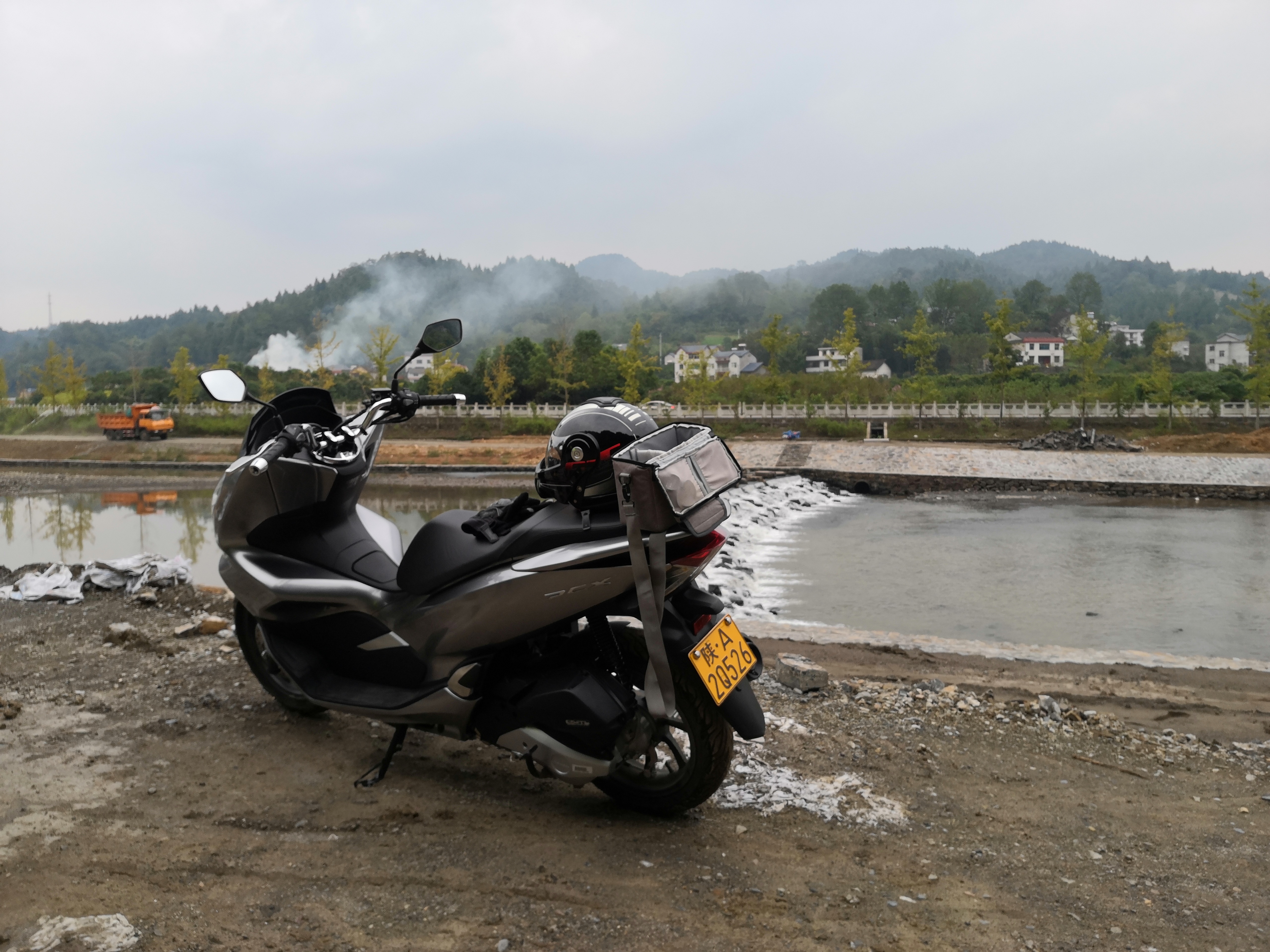 五羊本田pcx160自驾游,长阳五羊本田