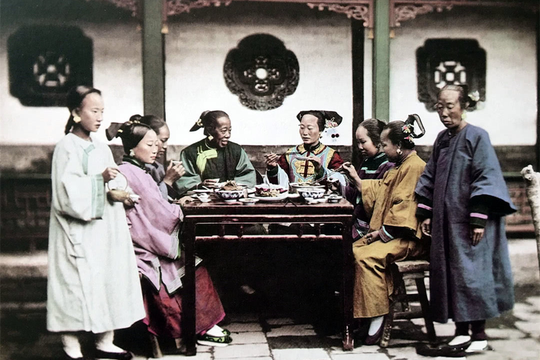 十八岁少女杀父弑母案,18岁少女杀父弑母案