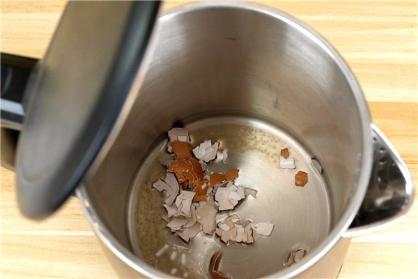 烧水壶去除水垢的正确方法,烧水壶里的水垢怎样去除小妙招