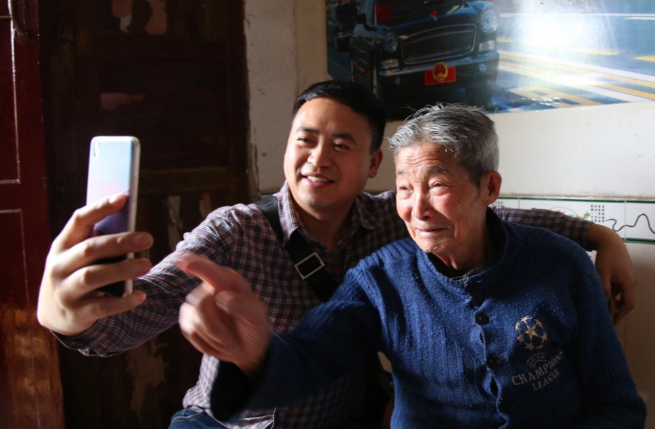 孤寡老人26万修墓完整视频,湖南96岁老人花了14万自建墓