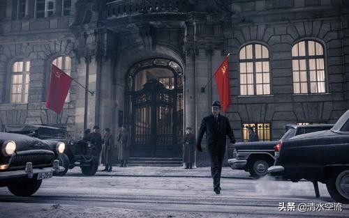 他是花花公子，是伦敦夜总会里最受欢迎的人，但他却是一个克格勃