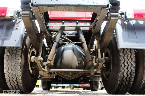 东风天龙4x2港口牵引车,目前最便宜4x2港口牵引车