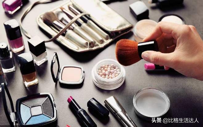 过期的化妆品真的还能用吗,化妆品还有半年过期使用没问题吧