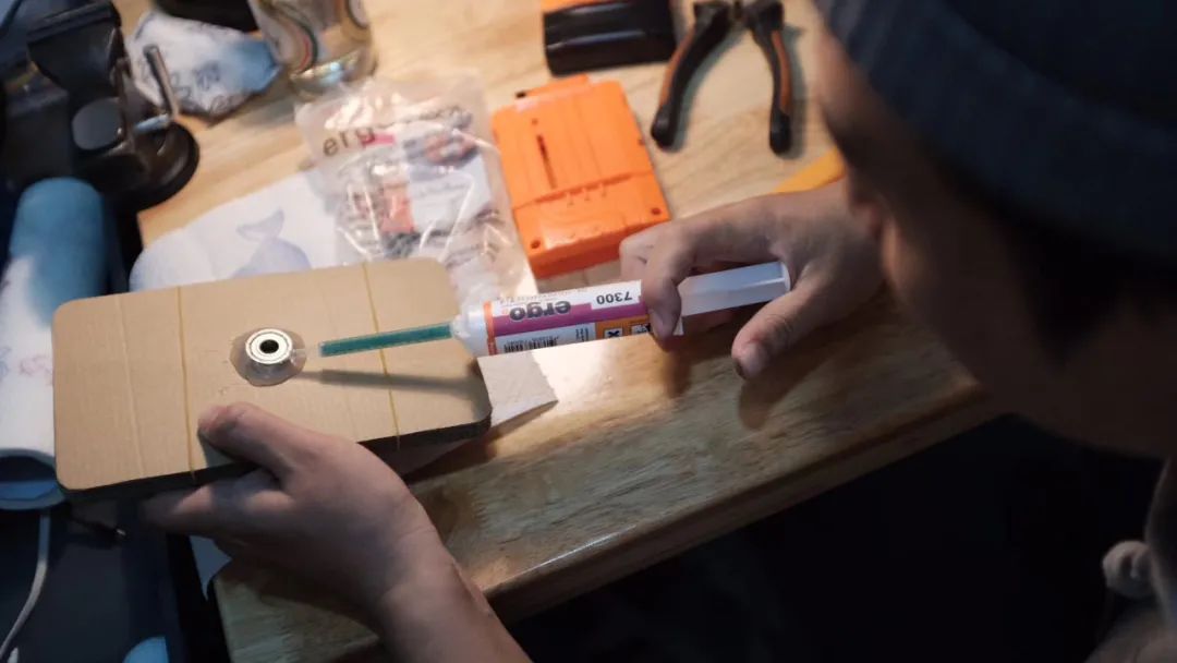 钢铁侠头盔纸板教程,钢铁侠头盔用纸箱做