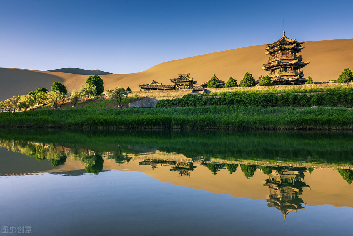 月牙泉为何千年不枯,沙漠中的月牙泉为何千年不干涸