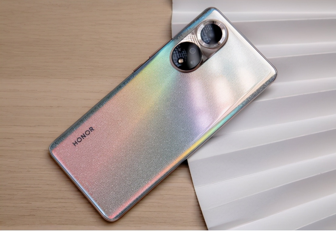 这几款手机性价比突出，拍照强悍，香港人来深圳排队买