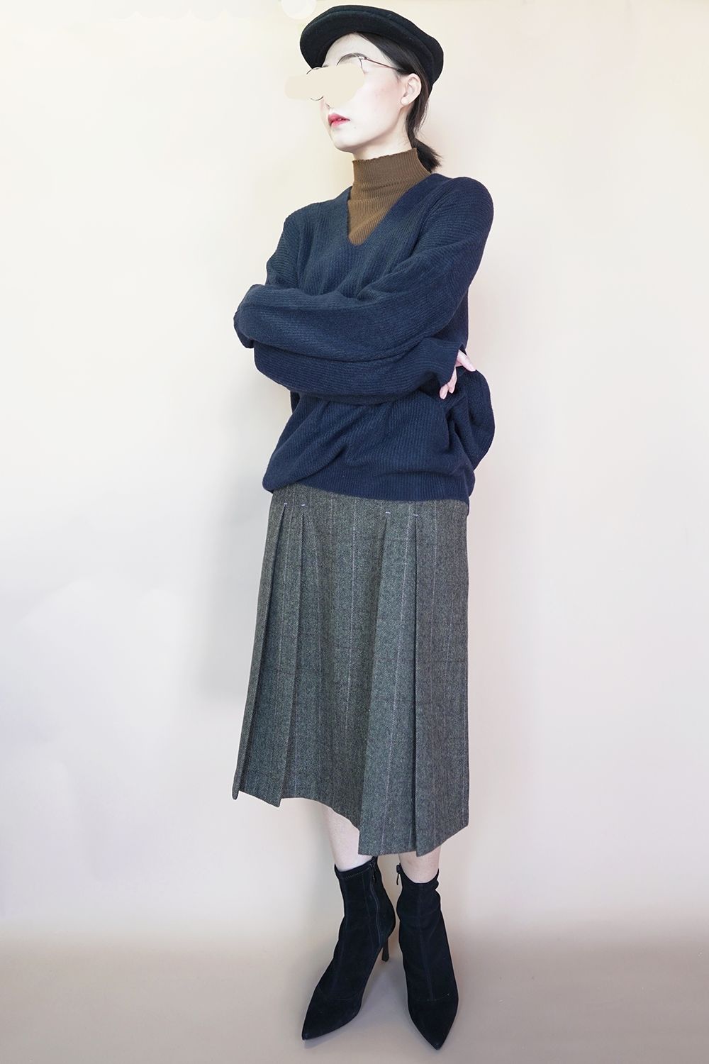 杏色大衣内搭什么颜色毛衣好看,深蓝色大衣内搭什么颜色的毛衣