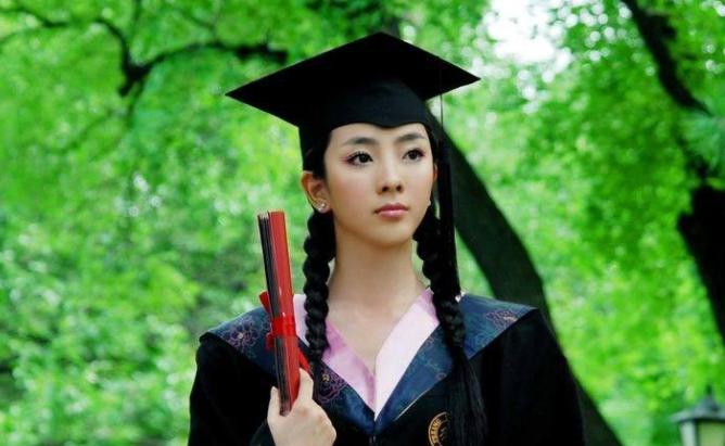 李思思却被外界谣传嫁60多岁富豪,朱迅和李思思关系