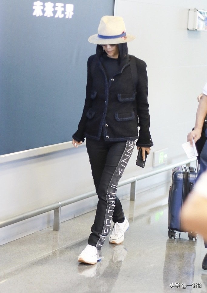 那英现在素颜近照曝光,歌坛一姐那英一笑而过