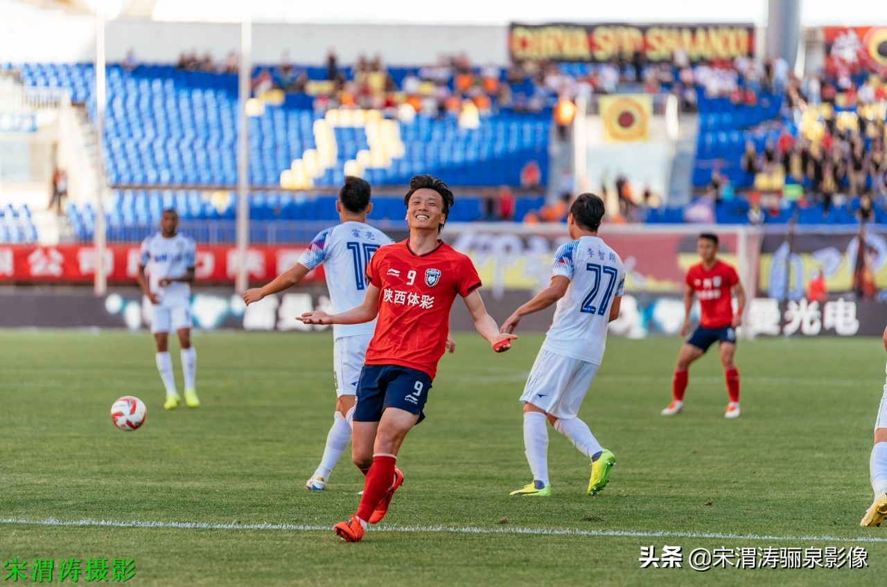 他有意识，脚下的控球和突破技术，任意球出色，左脚打门力量奇大