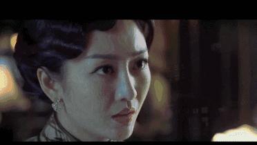 出门搭配衣服秋,王鸥夏季穿搭白色v领上衣