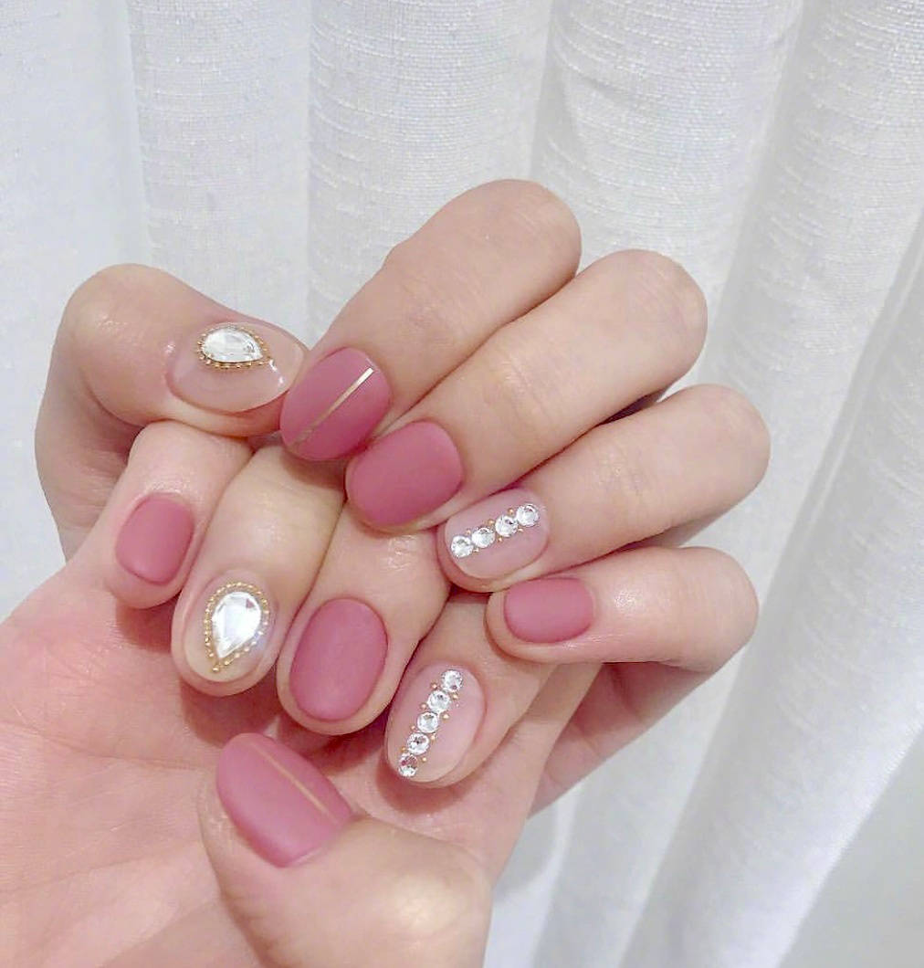 美甲夏日显白气质清冷,夏日仙气美甲适合指甲往里面长的