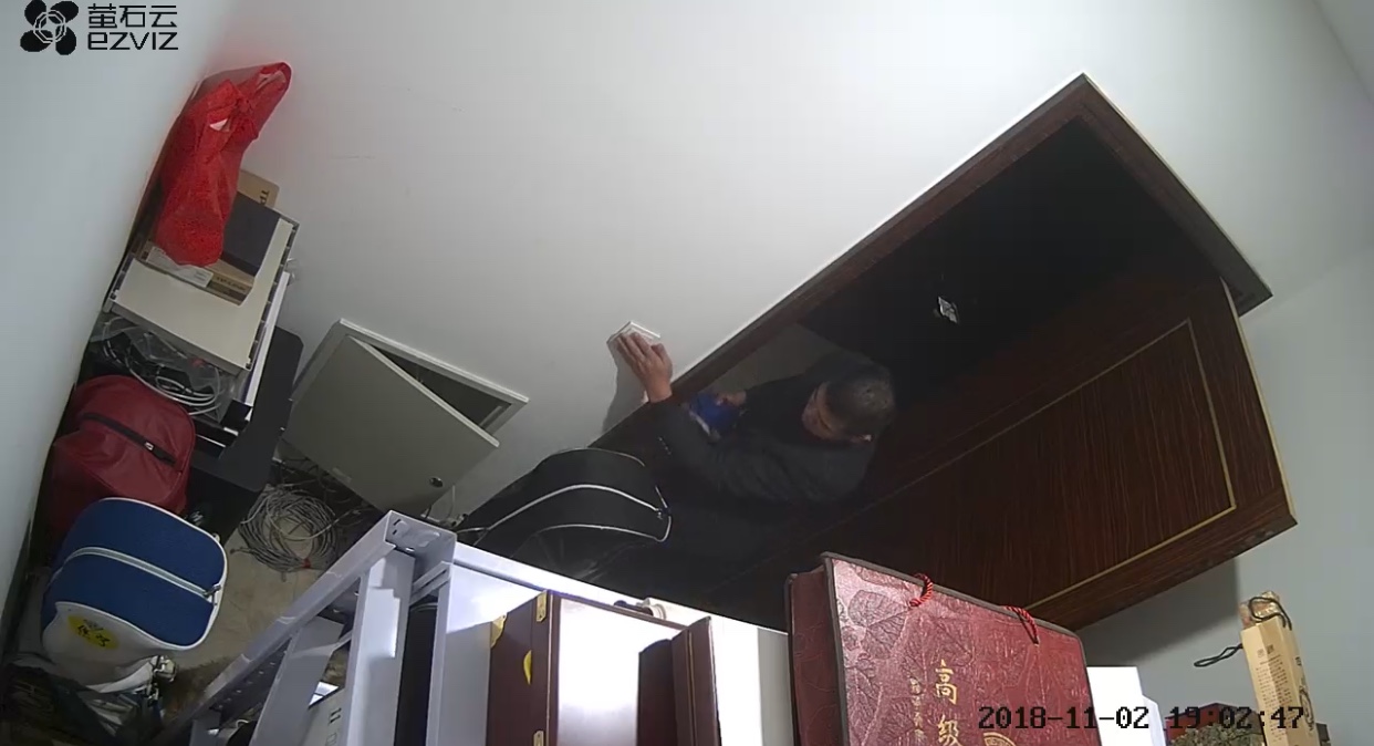 石家庄现“痴情男”欲偷钱与情人私奔被抓后父母直叫好