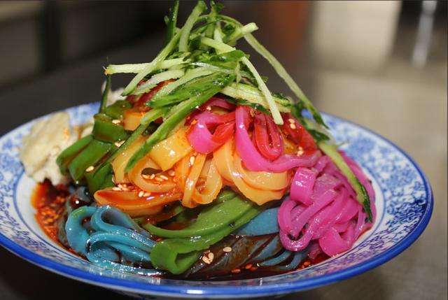 彩色凉皮都有啥颜色,彩色凉皮怎么样好吃