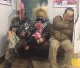 第一次跟女朋友见面送什么小礼物,第一次和女生约会她送我礼物