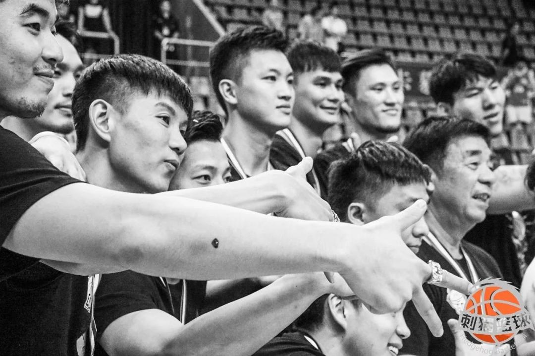 罗杰现在还打球吗,罗杰巅峰时期扣篮