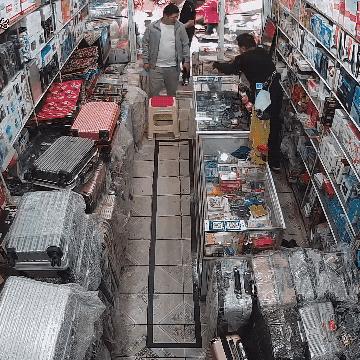 向对面出租屋射了一箭:80后妈妈王莹在城中村的实验艺术