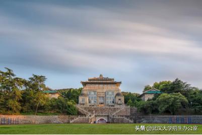 毛主席此生只正式视察过2所大学，其中1所在武汉，走出了100余位两院院士！