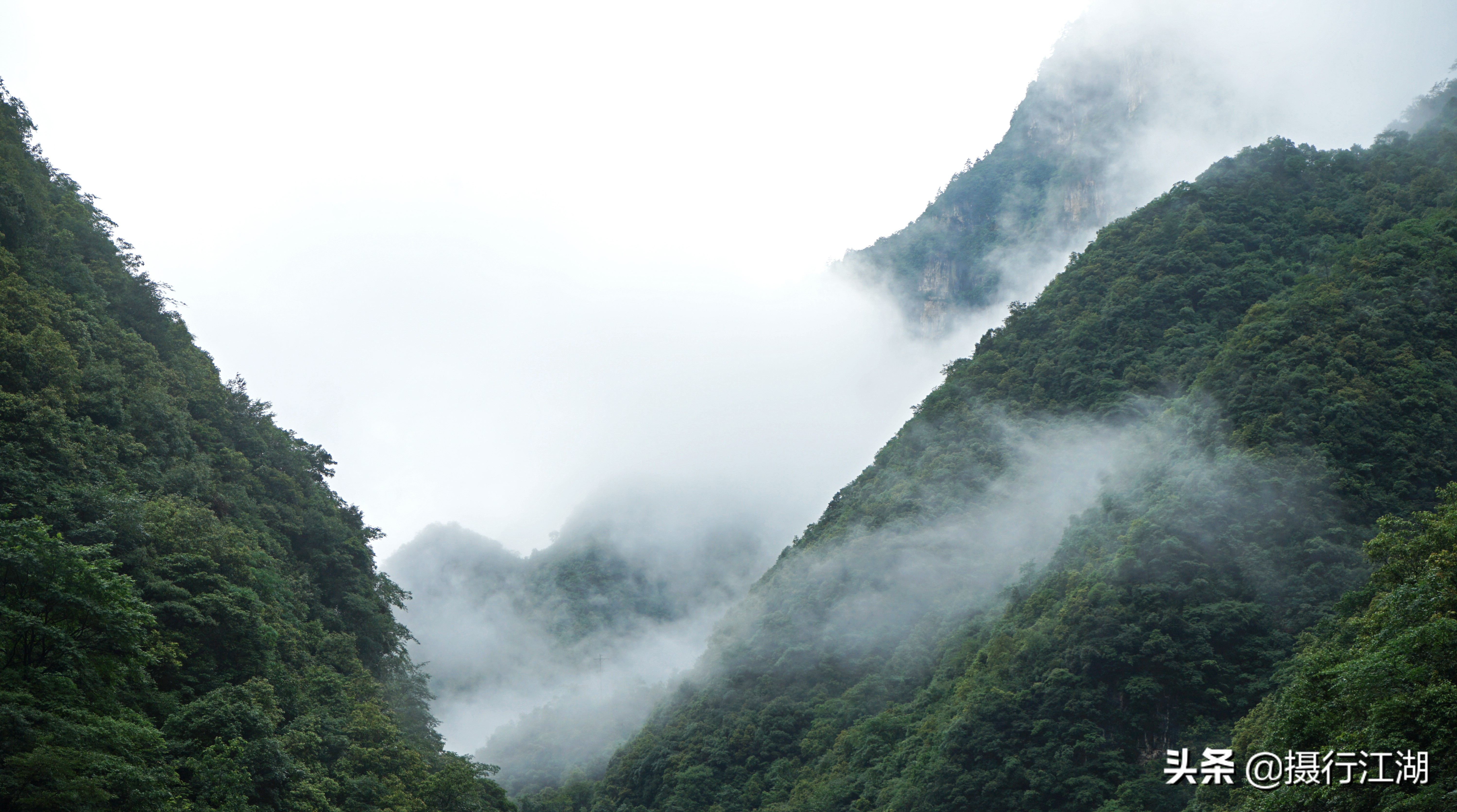 避暑秘境神龙峡，在飞瀑流泉的原始谷底来一场随遇而安的漂流