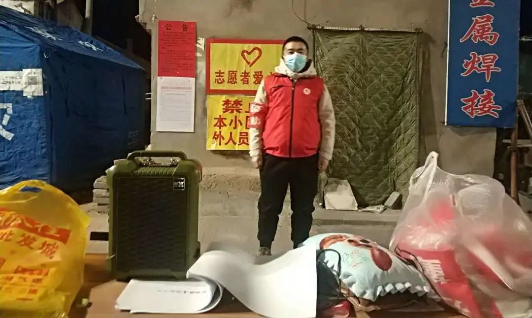 赤峰市林西县城南街道复工防疫两不误的志愿者