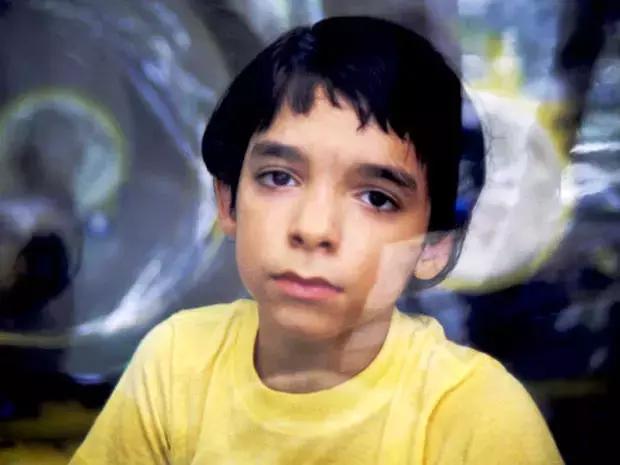 泡泡男孩被隔离12年完整版,12岁男孩走出隔离罩的视频