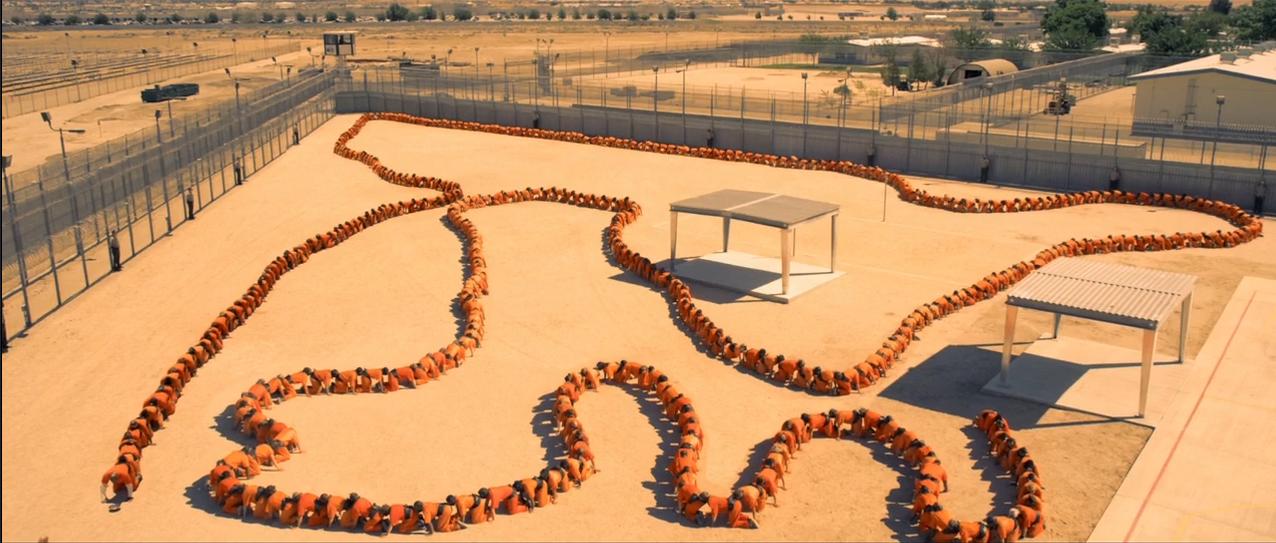 《人体蜈蚣系列》：从全彩到黑白默片重口味背后的荒诞剧情