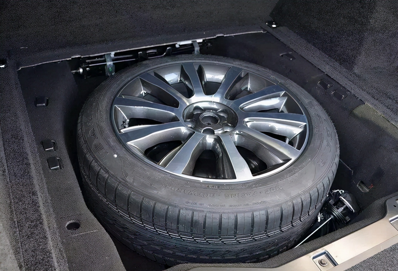 什么备胎可以当正常轮胎使用,汽车备胎可以作为正常轮胎使用吗