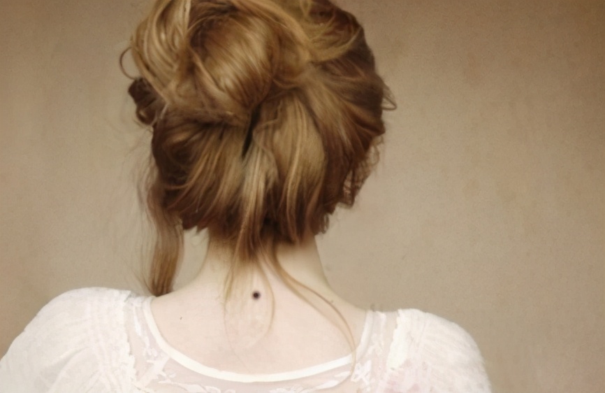 嗓子出现这个症状警惕肺癌,胃病为啥表现在喉咙上